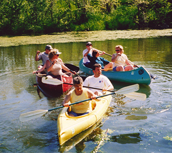 Kayaks and canoes on the Hennepin Canal