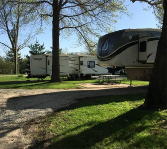 Spacious pull-through RV sites
